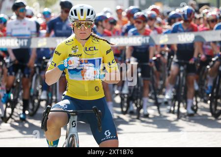 DORDRECHT - Charlotte Kool vor dem Start der zweiten Etappe der Tour de France Femmes, der Tour de France für Frauen, von Dordrecht nach Rotterdam. Die mehrtägige Radtour ist Teil der UCI Women's WorldTour und dauert bis zum 18. August. ANP BAS CZERWINSKI Stockfoto