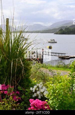 Blick auf vertäute Freizeitboote auf Loch Leven Stockfoto