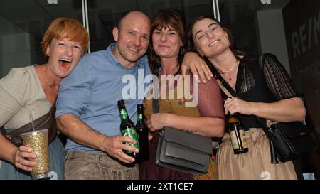 Gauboden Volksfest, Straubing, Niederbayern, Deutschland, 9. August 2024, Prozession zum Festplatz, fröhliche Gäste in festlicher Stimmung Stockfoto