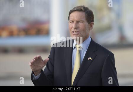 Nicht exklusiv: KIEW, UKRAINE - 12. AUGUST 2024 - US-Senator Richard Blumenthal nimmt an einem Briefing auf dem Mykhailivska-Platz vor dem St Mic Teil Stockfoto