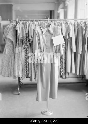 Tatsächlich 09-1951: Ich habe kein Geld. Ausgehend von den sogenannten Durchschnittspreisen gibt der Sozialökonom Kjell Holler hier einen Überblick über die Preis- und Lohnerhöhung im vergangenen Jahr. Foto: Sverre A. Børretzen / aktuell / NTB ***das Foto ist nicht bearbeitetes Bild*** dieser Bildtext wird automatisch übersetzt dieser Bildtext wird automatisch übersetzt Stockfoto
