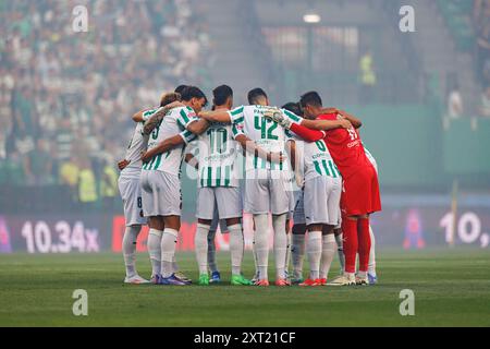 Lissabon, Portugal. August 2024. Das Team von Rio Ave wurde während des Liga Portugal Spiels zwischen den Teams Sporting CP und Rio Ave FC im Endstand von Estadio Jose Alvalade gesehen. Sporting CP gewann 3-1 (Foto: Maciej Rogowski/SOPA Images/SIPA USA) Credit: SIPA USA/Alamy Live News Stockfoto