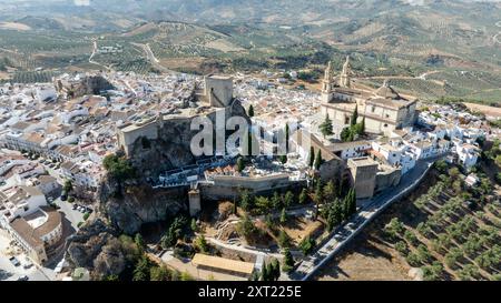 Luftaufnahme der Gemeinde Olvera in der Provinz Cadiz, Spanien. Stockfoto