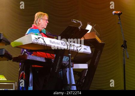 Williamscot Cropredy, Großbritannien. August 2024. Richard Christopher Wakeman CBE, englischer Keyboarder und Komponist, bekannt als Mitglied der Progressive Rock Band Yes, tritt live mit Rick Wakeman und dem English Rock Ensemble auf der Cropredy Convention von Fairport auf. Quelle: SOPA Images Limited/Alamy Live News Stockfoto