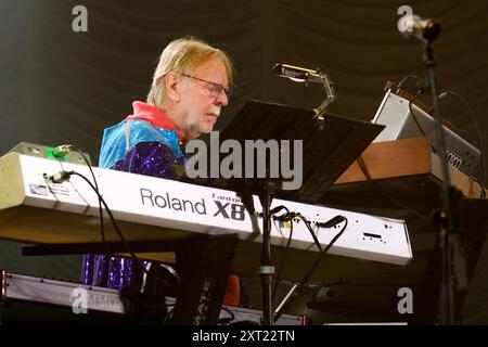 Williamscot Cropredy, Großbritannien. August 2024. Richard Christopher Wakeman CBE, englischer Keyboarder und Komponist, bekannt als Mitglied der Progressive Rock Band Yes, tritt live mit Rick Wakeman und dem English Rock Ensemble auf der Cropredy Convention von Fairport auf. Quelle: SOPA Images Limited/Alamy Live News Stockfoto