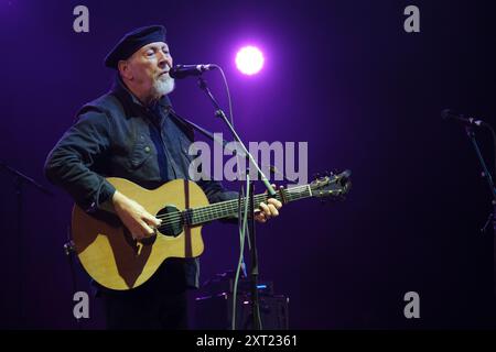 Richard Thompson tritt auf der Cropredy Convention in Cropredy, Großbritannien, auf. August 2024 Stockfoto