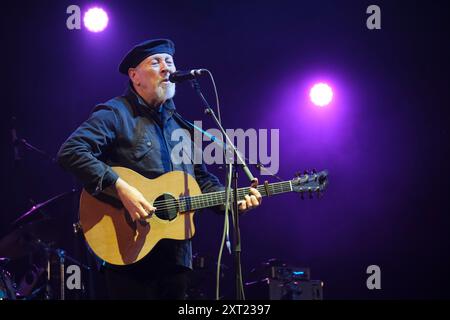 Richard Thompson tritt auf der Cropredy Convention in Cropredy, Großbritannien, auf. August 2024 Stockfoto