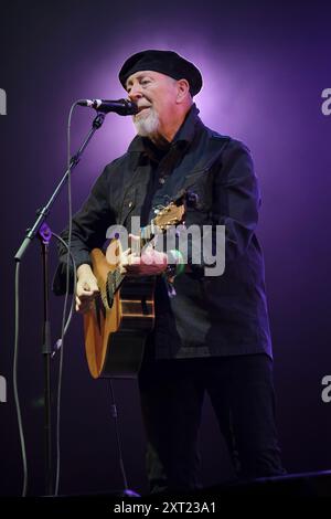 Richard Thompson tritt auf der Cropredy Convention in Cropredy, Großbritannien, auf. August 2024 Stockfoto