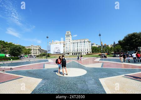 Die Plaza de Catalunya ist der Hauptplatz der Stadt Barcelona. Stockfoto