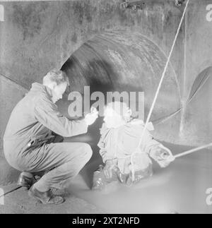 Aktuell 11-1951: Wandern unter den Straßen. In Oslos Abwassersystem. Foto: Arne Kjus / aktuell / NTB ***Foto ist nicht bildverarbeitet*** dieser Bildtext wird automatisch übersetzt dieser Bildtext wird automatisch übersetzt Stockfoto