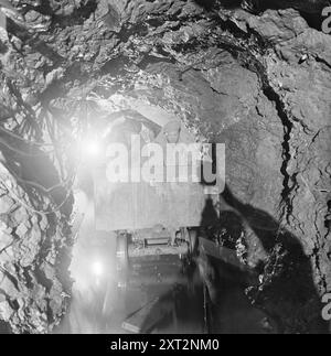 Aktuell 11-1951: Wandern unter den Straßen. In Oslos Abwassersystem. Foto: Arne Kjus / aktuell / NTB ***Foto ist nicht bildverarbeitet*** dieser Bildtext wird automatisch übersetzt dieser Bildtext wird automatisch übersetzt Stockfoto