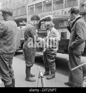 Aktuell 11-1951: Wandern unter den Straßen. In Oslos Abwassersystem. Foto: Arne Kjus / aktuell / NTB ***Foto ist nicht bildverarbeitet*** dieser Bildtext wird automatisch übersetzt dieser Bildtext wird automatisch übersetzt Stockfoto