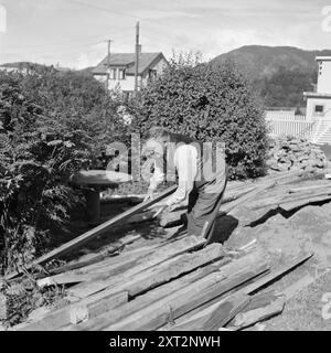 Aktuell 18–1949: Der alte Mann Nygårdsvold wird 70 Jahre alt der ehemalige Premierminister Johan Nygårdsvold wird am 6. September 1949 70 Jahre alt. Er zog sich in sein Haus in Hommelvik zurück und verbringt seine Zeit damit, das Haus zu renovieren. Foto; per Bratland / aktuell / NTB ***FOTO NICHT VERARBEITET*** dieser Bildtext wird automatisch übersetzt dieser Bildtext wird automatisch übersetzt Stockfoto