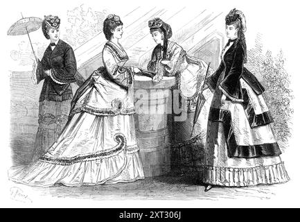 Pariser Mode für Juni 1870. Wanderkostüm in Poult de Soie, unten am Rock mit einem tiefen geflochtenen Volant, überragt von einer kleinen doppelten Rüsche, umrandet mit Samt...Jacke Faust, aus Poult de Soie oder Kaschmir, mit Seide-Satin-Biais und zwei Reihen Passementerie... Abendkleid in rosa faye, am unteren Rand des Jupe mit einem tiefen Volant beschnitten...der Tunique-Jupe... ist hinter dem Hocker gefangen. Die offene Corsage, die Pagodenärmel und der Tunique sind mit einer doppelten Rüsche aus Spitze und Satin versehen...eine oder sogar zwei Rosen werden normalerweise im Haar getragen Stockfoto