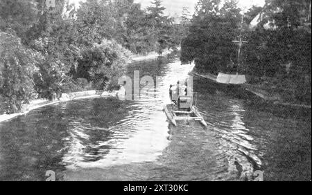 Ein Anblick, den Abdul Hamid nicht mehr sehen kann: Der künstliche See des Yildiz Kiosks, 1909. Der Yildiz-Palast ist ein riesiger Komplex ehemaliger osmanischer Pavillons und Villen in Besiktas, Istanbul, Türkei. Sie wurde im 19. Und frühen 20. Jahrhundert erbaut und diente dem Sultan und seinem Hof als Residenz. Abdul Hamid II., 34. Sultan des Osmanischen Reiches, wurde 1909 abgesetzt. Aus Illustrated London News, 1909. Stockfoto