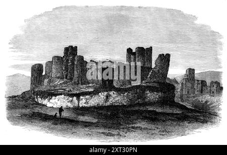 Royal Archaeological Institute in Wales: Caerphilly Castle, 1871. Caerphilly, 11 Meilen nördlich von Cardiff, auf den Hügeln, die sich über das Land erstrecken, von Glamorganshire bis Brecknockshire, ist ein Dorf, früher eine Stadt, bemerkenswert nur wegen der Ruinen seiner großen Norman Castle... die Reliquien dieses riesigen Haufens ähneln eher denen einer Stadt als einem einzigen Gebäude. Sie sind eine wunderbare Ansammlung von hohen Mauern und riesigen Türmen. Eines der auffälligsten Merkmale dieser Ruine ist ein Turm 70 Fuß. Hoch, geneigt 11 Fuß Aus dem Senkrechten, was ca. Stockfoto