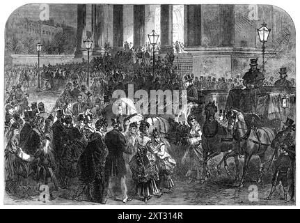 Mitternachtsmesse in der Madeleine, Paris, am Heiligabend 1870. "...die Pariser Kirchen sind dicht überfüllt mit Versammlungen, die aus jeder Klasse der Pariser Gesellschaft bestehen; denn die Feier der hohen Messe am Heiligabend ist eine der größten Zeremonien in der römisch-katholischen Religion, und die fortgeschrittene Stunde der Nacht, in der die Zeremonie stattfindet, dämpft in keiner Weise den scheinbar religiösen Eifer dieses schwulen Volkes. Unter der Menge... kann man den ehrlichen und fetten Bourgeois mit seiner Frau und Familie sehen, die begeistert über die Idee scheinen, sich für den Feiernden zu sitzen, und den Brunnen Stockfoto