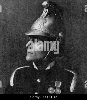 Lieutenant Sampson Sladen, R.N., wurde 1909 zum Chief Officer der London Fire Brigade ernannt. „Lieut. Sampson Sladens Ernennung zum Chef der Londoner Feuerwehr war eine Überraschung, selbst für sich selbst, da der vom General Purpose Committee empfohlene Vorname der von Commander Cowper war. R. N. Mr. Gamble, der zweite Offizier der Brigade, wurde übergangen, weil man sagt: zu einer Gedenkstätte in seinem Namen, aber ohne sein Wissen, die von der Brigade vorgelegt wurde, was als gefährlicher Präzedenzfall galt. Lieut. Sampson Sladen ist vierzig und diente siebzehn Jahre in der Navy. Er schloss sich der B an Stockfoto