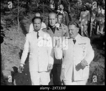 Italo Balbo, Hermann Göring und andere gehen zur Kamera, 1930er Jahre Aus "Time to Remember - the Powers that WHO WE", 1930er Jahre (Walze 3); ein Dokumentarfilm über verschiedene wichtige Figuren der 1930er Jahre Stockfoto