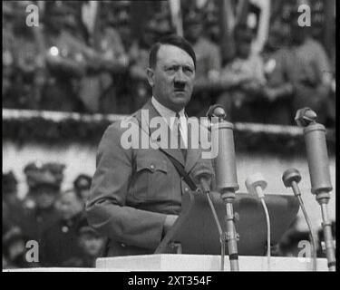 Adolf Hitler hielt eine Rede in den 1930er Jahren Aus "Time to Remember - the Powers that WHO WE", 1930er Jahre (Walze 3); ein Dokumentarfilm über verschiedene wichtige Figuren der 1930er Jahre Stockfoto