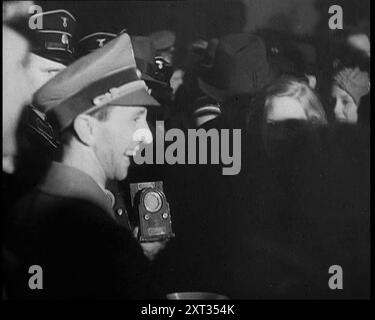 Joseph Goebbels sammelt für Charity, 1930er Jahre Aus "Time to Remember - the Powers that WHO WE", 1930er Jahre (Walze 3); ein Dokumentarfilm über verschiedene wichtige Figuren der 1930er Jahre Stockfoto