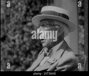 John D. Rockefeller spricht, 1930er Aus "Time to Remember - Some People in the Thirties", 1930er Jahre (Reel 3); Dokumentarfilm über die 1930er Jahre, der sich auf berühmte Charaktere dieser Zeit konzentriert. Stockfoto