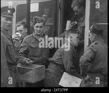 Britische Soldaten erhalten Nahrung und Getränke in Zügen, die sie zum Camp brachten, 1940. Zweiter Weltkrieg - Evakuierung von Dünkirchen. Männer, die gekämpft und marschiert haben, marschiert und gekämpft haben, brauchen alles, was ihnen gegeben werden kann... endlich an Land, und warten sicher auf sie. eine müde Armee von den Häfen zu entfernten Basen zu bringen - ein Service, der über Nacht improvisiert wurde, aber nur selten zu wünschen scheint, wie auch die Hunderte, die auf den verzweifelten Gastgeber warten... am meisten in einem Stück, aber einige mit dauerhaften Souvenirs einer verlorenen Schlacht. Aus „Time To Remember – Run Rabbit Run“, Stockfoto