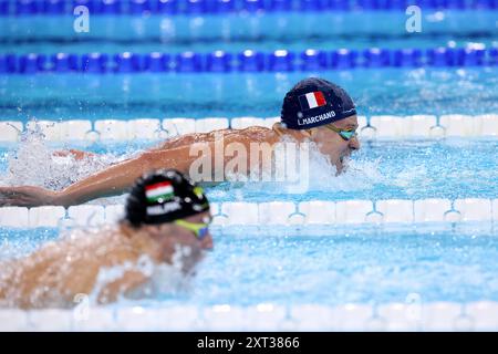 Paris, Frankreich. 31. Juli 2024. Paris, Frankreich. 31. Juli 2024. Der französische Leon Marchand holt den ungarischen Kristof Milak im 200-m-Schmetterlingsfinale der Männer die Goldmedaille. In der Paris la Defense Arena am 5. Tag der Olympischen Spiele 2024 in Paris, Frankreich Stockfoto