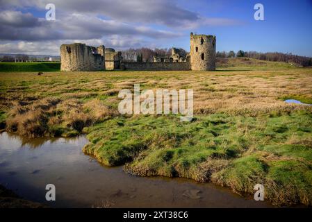 Die Ruinen von Flint Castle, Castell y Fflint, in Nordwales, wurden während des Feldzugs König Eduards I. zur Eroberung von Wales erbaut. Stockfoto