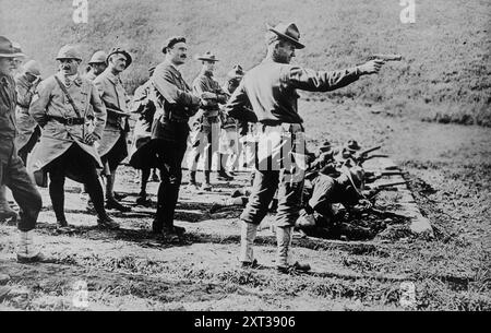Marines lernen schießen in Frankreich, 1918. Zeigt ein US-Marine-Training auf einem Schießstand in Frankreich während des Ersten Weltkriegs Stockfoto