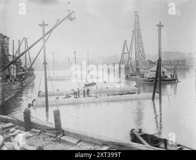 U-Bahn-Linien unter dem Harlem River, die zwischen 1910 und 1915 versenkt wurden. Stockfoto