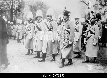 Kaisers Söhne, zwischen 1910 und 1915. Zeigt die Söhne Kaiser Wilhelm II.: Wilhelm, deutscher Kronprinz; Prinz Eitel Friedrich, Prinz Adalbert, Prinz August Wilhelm, Prinz Oskar und Prinz Joachim. Stockfoto