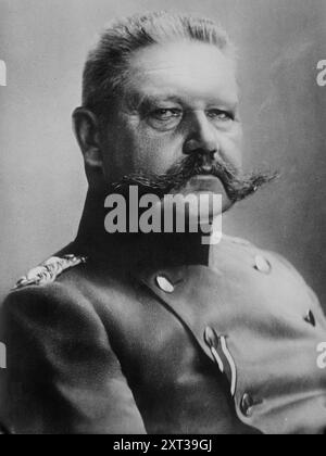 General von Hindenburg, zwischen 1910 und 1915. Zeigt Paul von Hindenburg (1847–1934), einen preußisch-deutschen Feldmarschall und Staatsmann. Stockfoto