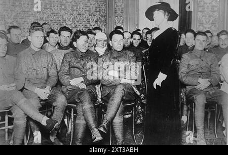 Margaret Wilson, 1918. Zeigt Margaret Wilson, die Tochter von Präsident Woodrow Wilson mit verwundeten Soldaten im Roten Kreuz Militärkrankenhaus Nr. 2, Rue 6 Piccini, Paris, Frankreich, am 22. November. nach dem Ersten Weltkrieg Stockfoto