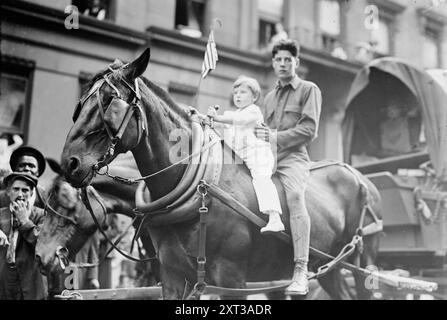 Die Nationalgarde geht nach Texas, 1916. Das Foto zeigt wahrscheinlich, dass die 12. New Yorker Nationalgarde Ende Juni 1916 New York nach Texas verließ. Stockfoto