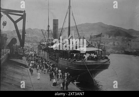 US-Truppen, Wladiwostock, 1918. Zeigt amerikanische Soldaten auf einem Boot in Wladiwostok, Russland. Stockfoto