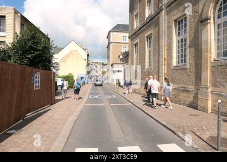 Bayeux Wandteppich Frankreich Normandie Wilhelm der Eroberer Wandteppich England Englisch König Harold Schlachtmuseum Steinbauten heißes sonniges Wetter Französisch Stockfoto