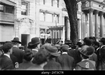 Miss Parks am Madison Square, zwischen 1910 und 1915. Stockfoto