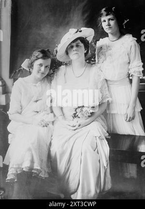 Mrs. George Barnett, zwischen 1910 und 1915. Zeigt Lelia Sinclair Montague Gordon Barnett (1871–1959), die Marine Colonel George Barnett (1859–1930) mit ihren Töchtern Leila und Anne Gordon heiratete. Stockfoto