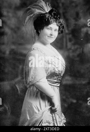 Mrs. J.S. Blackton, zwischen 1910 und 1915. Zeigt Paula Hilburn Blackton (1881–1930), eine Schauspielerin und Filmregisseurin, die mit James Stuart Blackton, dem Gründer der Vitagraph Studios, verheiratet war. Stockfoto