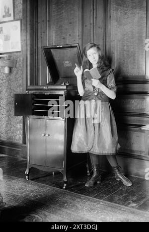 Sally Hamlin, zwischen 1915 und 1920. Zeigt den Kinderschauspieler Sally Hamlin (1902–1987), der auch Aufnahmen von Gedichten machte. Stockfoto