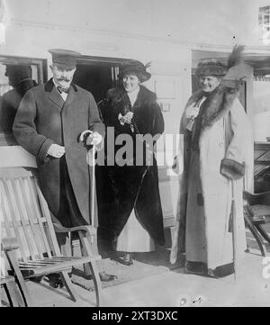 Franz Ferd von Österreich, Gräfin Hohenberg, Gräfin Baillet de Latour, 1913. Darstellungen (von links nach rechts) Franz Ferdinand (1863–1914), Erzherzog von Österreich; Gräfin Baillet de Latour und Sophie, Herzogin von Hohenberg (1868–1914), Ehefrau von Franz Ferdinand. Stockfoto