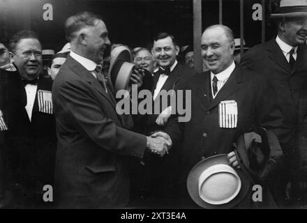 Taggart &amp; R. Sullivan, 1916. Zeigt Thomas Taggart (1856–1929) (links), Senator aus Indiana, und Roger Sullivan (1861–1970), Mitglied der Demokratischen Organisation des Cook County, auf der Democratic National Convention 1916 in St. Louis, Missouri vom 14. Bis 16. Juni. Stockfoto