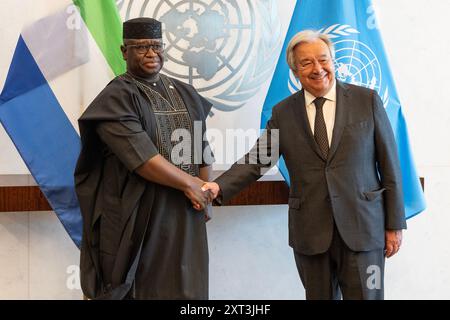 New York, USA. August 2024. Generalsekretär Antonio Guterres trifft sich am 13. August 2024 mit dem Präsidenten der Republik Sierra Leone, Julius Maada Bio, im Hauptquartier der Vereinten Nationen in New York. (Foto: Lev Radin/SIPA USA) Credit: SIPA USA/Alamy Live News Stockfoto