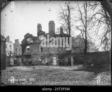 Fairfax House, High Street, Putney, Wandsworth, Greater London Authority, 1878. die Seite und Rückseite des Fairfax House vom Hof aus gesehen. Stockfoto