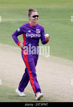 Lindsey Smith Bowling der Northern Superchargers während des Hundert Damenspiels in Headingley, Leeds. Bilddatum: Dienstag, 13. August 2024. Stockfoto