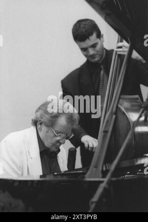 Stan Tracey und Andy Cleyndert, Brecon Jazz Festival, 1999. Stockfoto