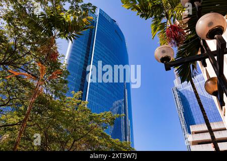 Makati Stadtlandschaft, Gebäude, Architektur und Skyline rund um Ayala Triangle, Manila, Philippinen Stockfoto