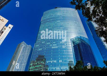 Makati Stadtlandschaft, Gebäude, Architektur und Skyline rund um Ayala Triangle, Manila, Philippinen Stockfoto