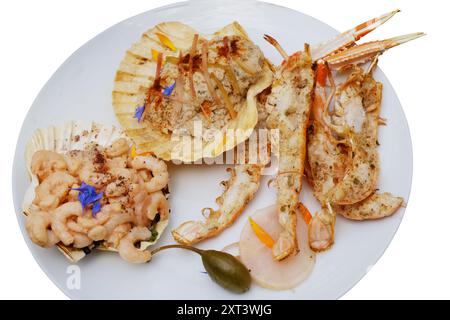 Zubereitete Langustinen, Makrelenpastete und geschälte Garnelen - John Gollop Stockfoto